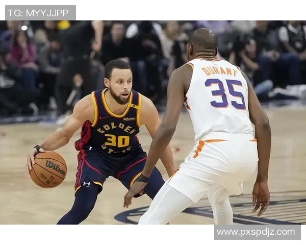 库里最新评分曝光表现引发热议究竟是高光时刻还是低迷状态